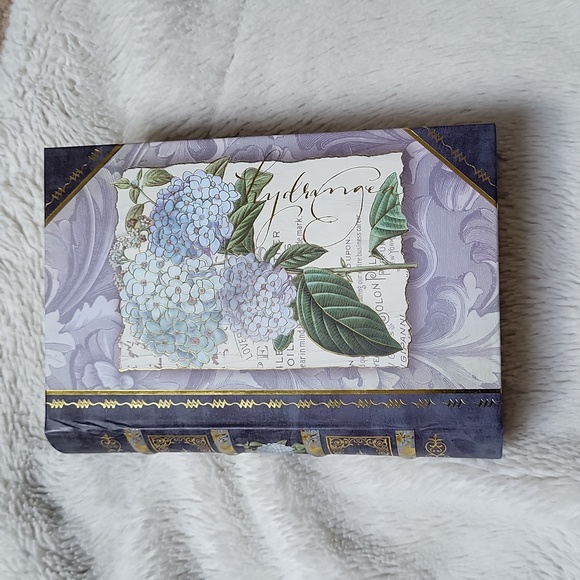 Punch Studio Other - Punch Studio Hydrangea Themed Decorative Storage Book, New With Tags